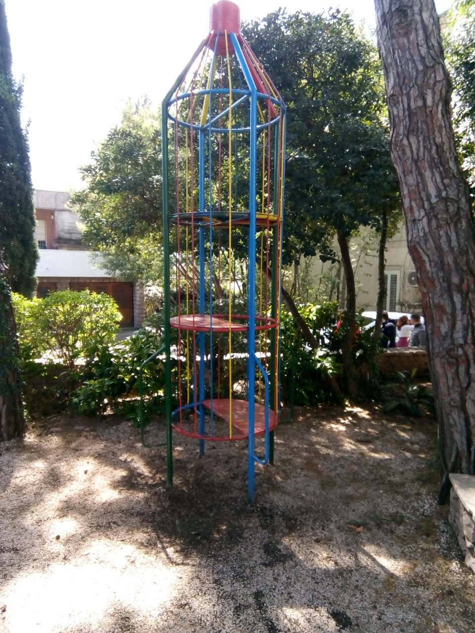 Popravak dječijeg i parkovskog mobilijara